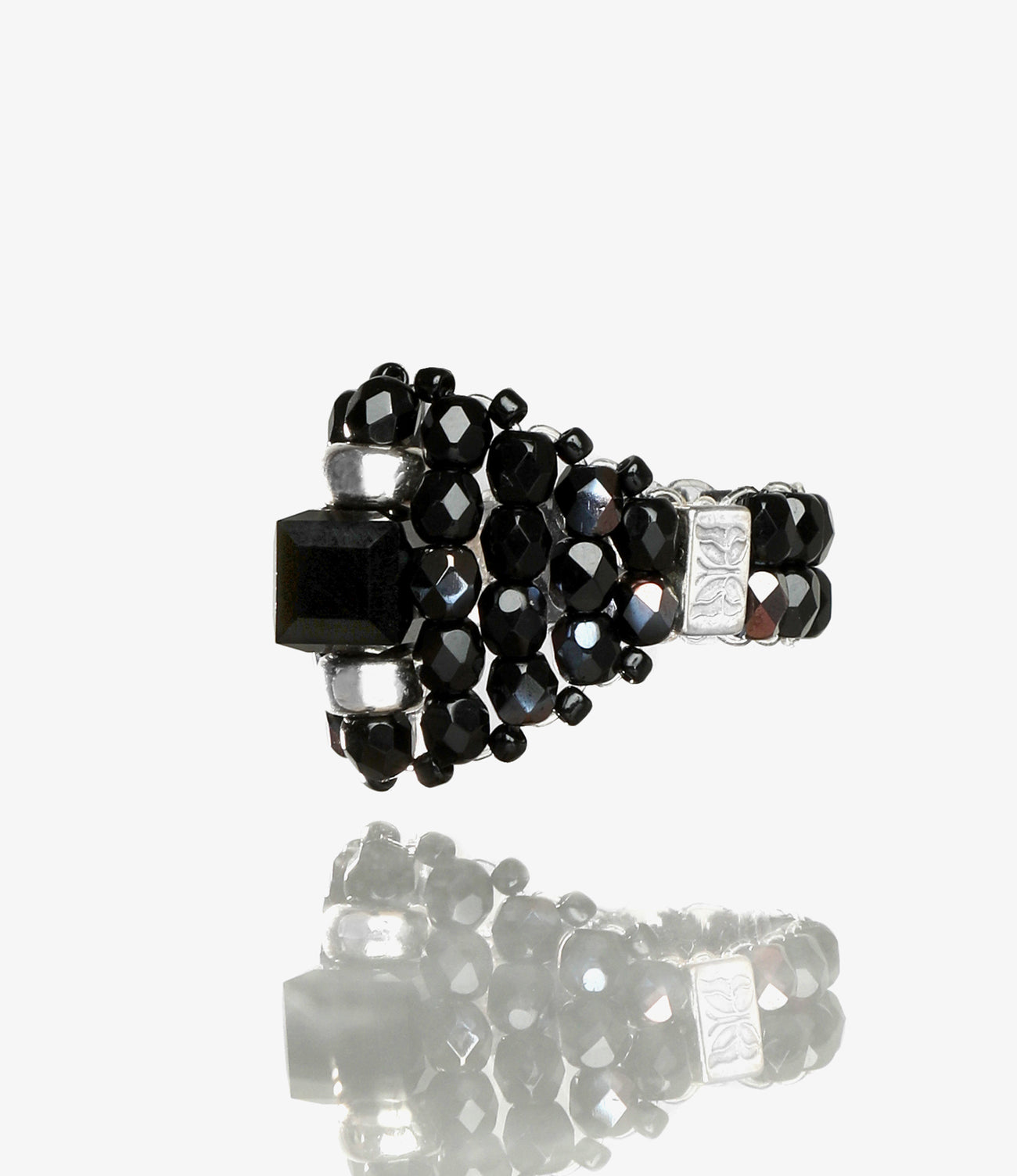 〈NEEDLES〉x〈TIE A KNOT〉Square Crystal Beads Ring