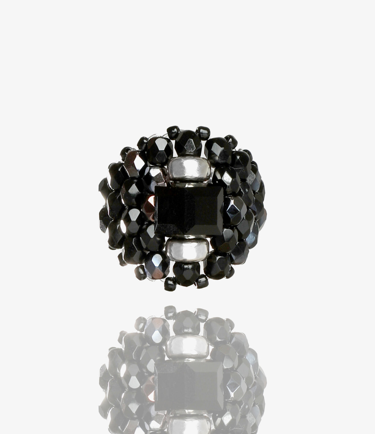 〈NEEDLES〉x〈TIE A KNOT〉Square Crystal Beads Ring