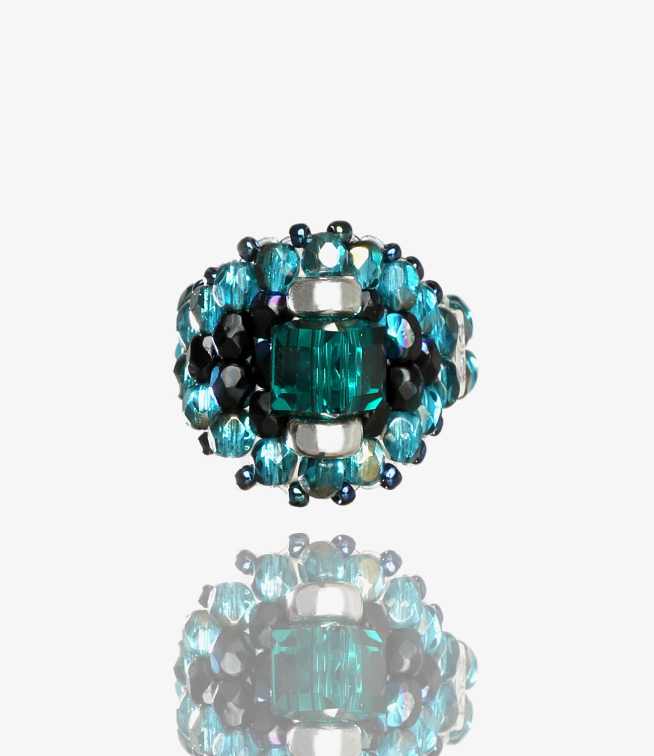 〈NEEDLES〉x〈TIE A KNOT〉Square Crystal Beads Ring