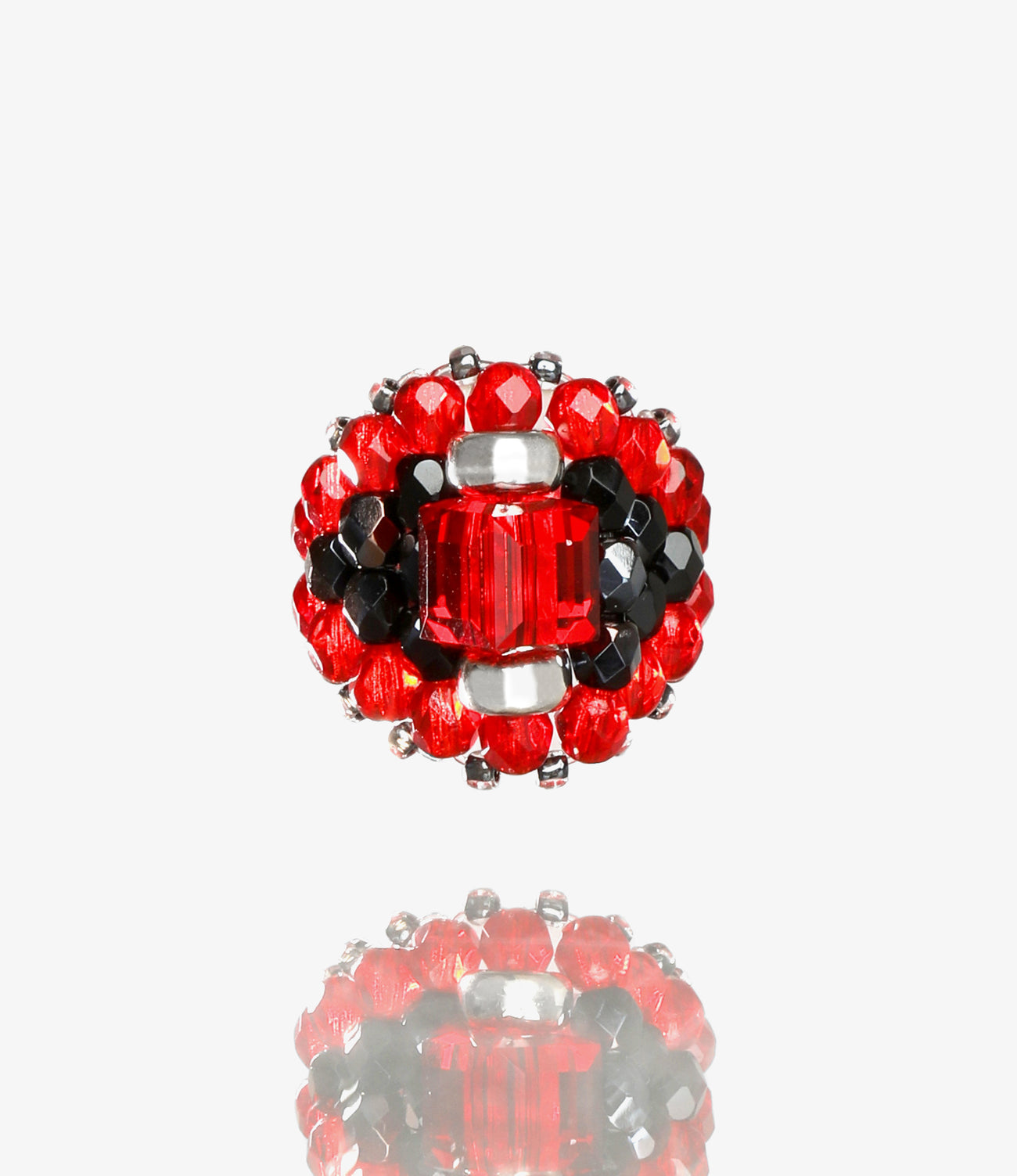〈NEEDLES〉x〈TIE A KNOT〉Square Crystal Beads Ring